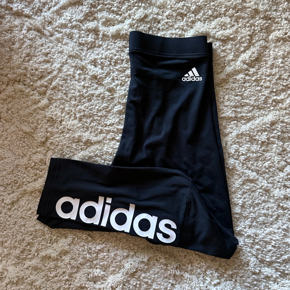 NWOT Adidas essentials leggings